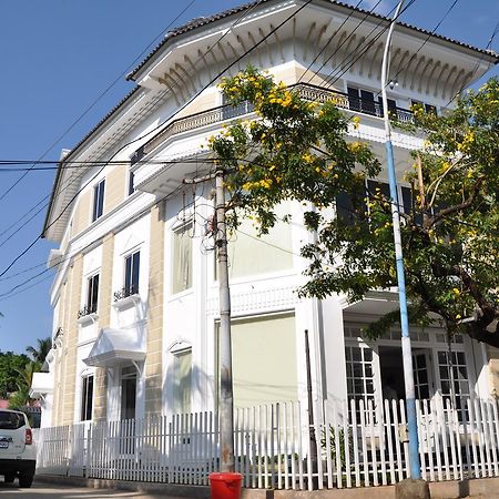 ホテル ダフォディルス スパイス コート Kochi エクステリア 写真